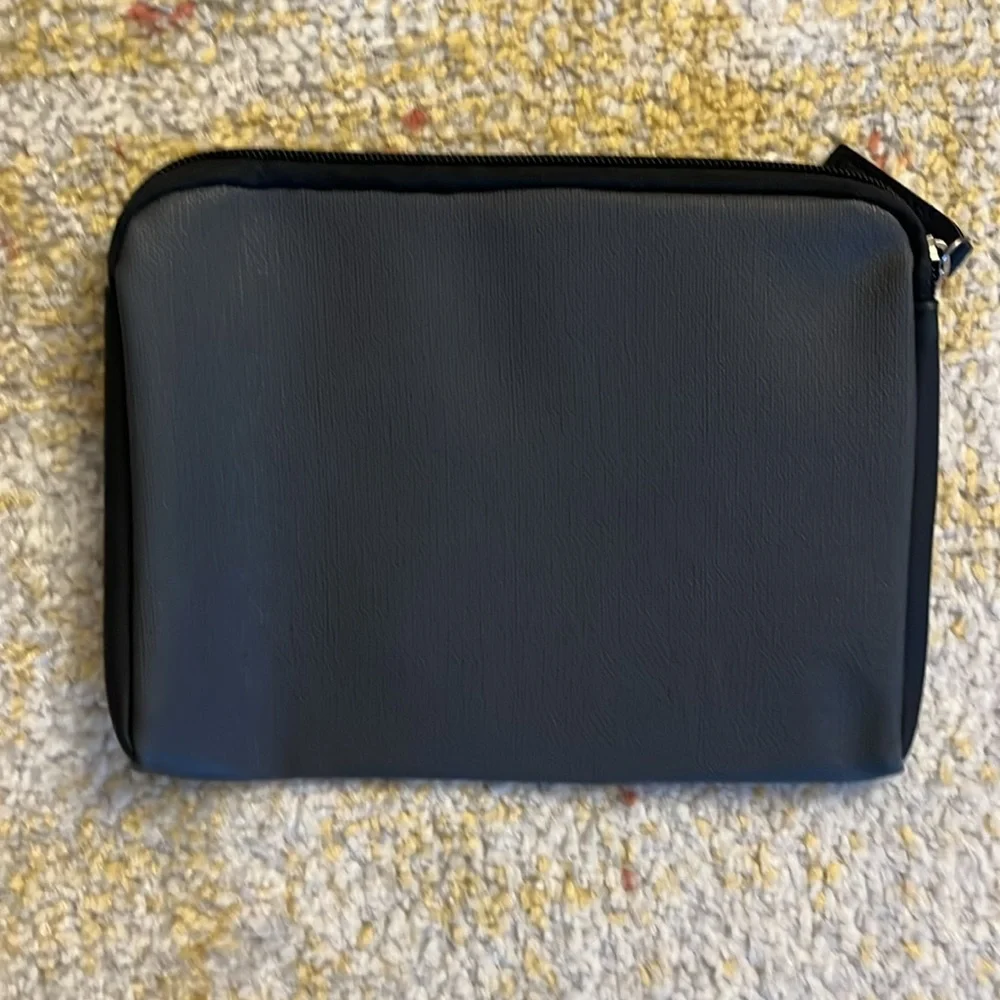 TUMI Travel Pouch - Picture 2 of 3